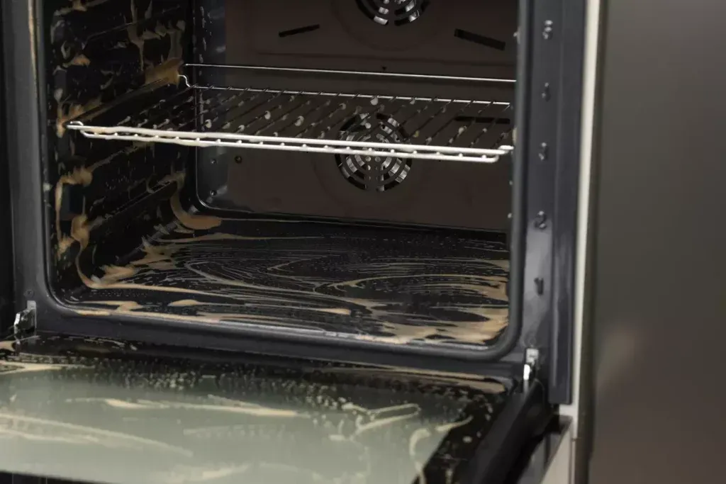 Scopri il trucco per un forno sempre splendente: il bicarbonato di sodio