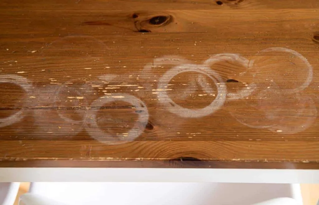 Come tenere il tuo tavolo in legno sempre al top