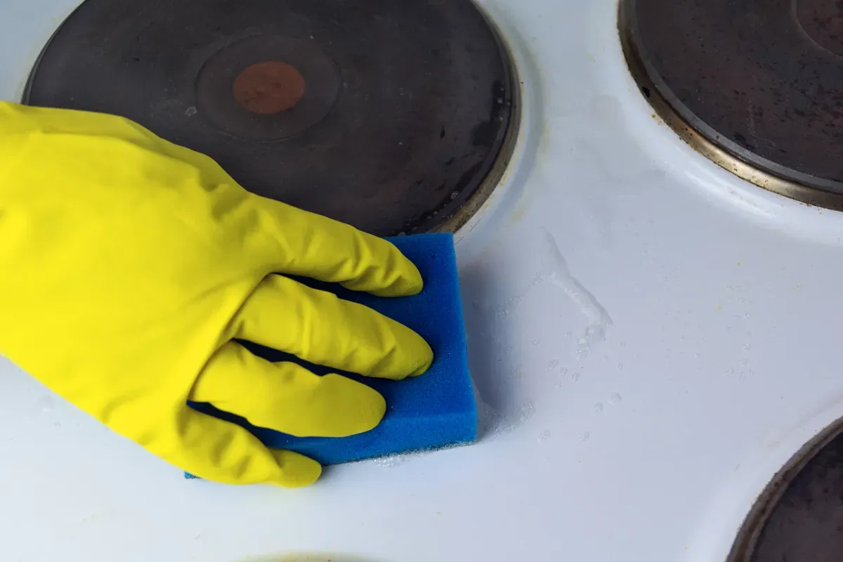 Come tenere i comandi del fornello a gas puliti e sicuri